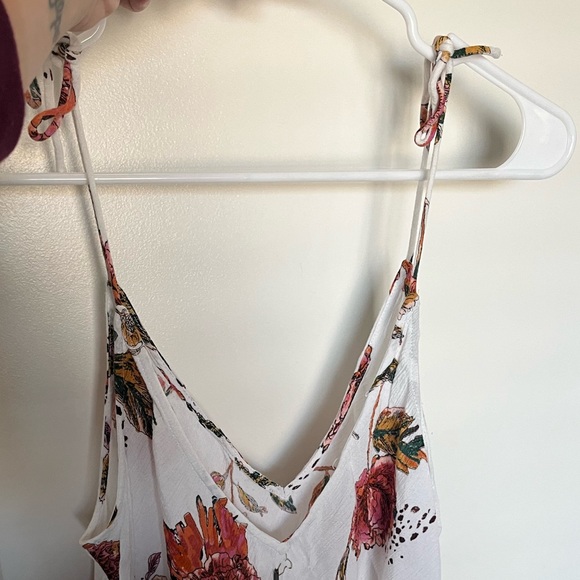 Floral tank top with spaghetti straps with ties at top. Size Large. Flowy/Light. - Picture 3 of 4